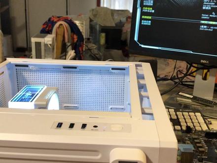 开机无信号,第四种情况,可能是主板bios设置xmp失效 昨天还能正常使用,隔天就不能了,有可能是主板设置的xmp内存超频设置失效,如果是插的双根内存条,可以尝试在断电的状态下,只保留一根内存条,在开机试试,因为这样会让bios内存xmp设置这里恢复默认设置#电脑开机无信号