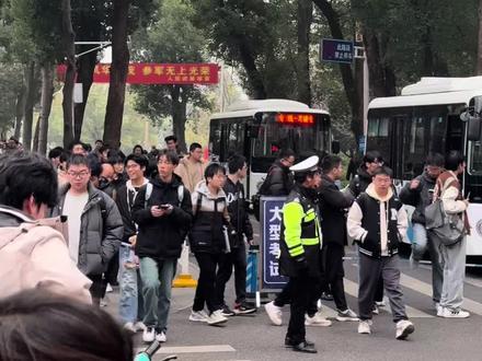 26届研究生考试初试 正式结束!
不
要说一战成硕,无论几战,努力都值得被肯定!
下一次考公咱们再见👋!
#考研 #大学校园 #考研上岸 #考公 #武汉寄宿自习室