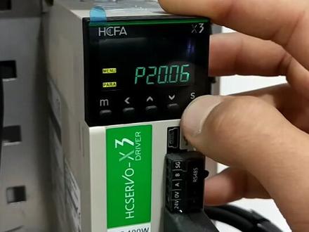 如何把禾川伺服恢复出厂值,大家请看视频!明天给大家发安川的伺服如何调试参数!