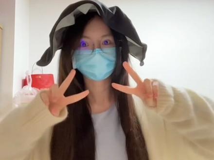 #隆胸手术 #隆胸术后真实感受 #隆胸术后注意事项 今天术后第15天啦,休息了半个月,今天去上班啦,好像没有什么特殊不适,只是好久没上班啦,还是有点疲倦,上班想睡觉,今晚早点睡吧。嘟🐻的姐妹们,你们做完是多久去上班的?我和你一样吗?我算不算复工快的啦~#隆胸术