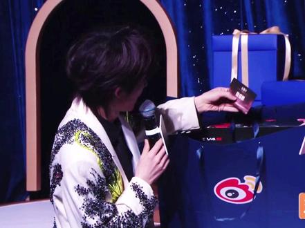 刘宇竟然抽到了敖瑞鹏送的法拉利! #微博之夜 #敖瑞鹏 #刘宇 #微博之夜2026