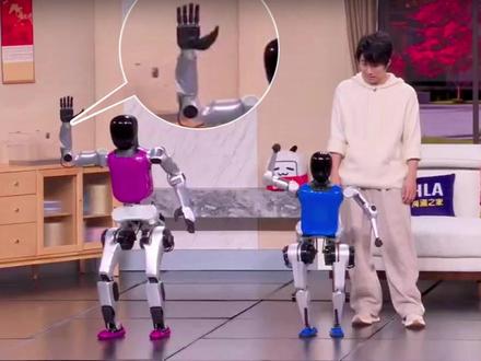 春晚魔术背后的“真功夫”揭秘!这只首次登上央视春晚的中国灵巧手,是因时机器人历时十年的技术结晶。通过全栈自研技术能力,让机器人真正实现了从“实验室看点”到“万台交付”的实用化跃迁。#春晚机器人 #因时机器人 #灵巧手 #具身智能 #科技