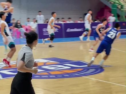 炸裂的现场,炸裂的“渌口五中”#篮球比赛 #篮球🏀 #抖音篮球季 #无处不篮球渌口正青春 @渌口发布