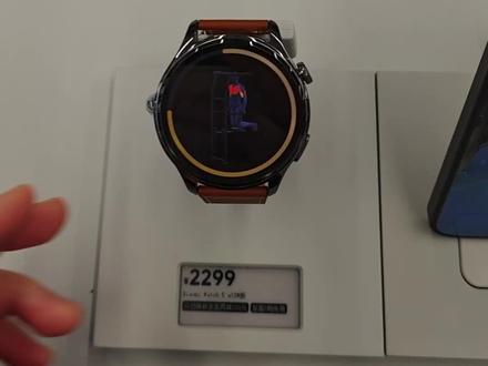 小米Watch 5才是腕上全能王!通勤运动都适配⌚️
谁懂啊!智能手表终于不用在“好看”和“好用”之间二选一了~
316L不锈钢表壳+双面蓝宝石玻璃,质感直逼高端腕表,卡其绿氟橡胶表带百搭通勤,换上皮表带秒变商务风,出街运动都不违和。1.54英寸大屏+1500nits亮度,烈日下看消息也超清晰,颜值党狂喜!
双芯架构太顶了,全智能模式续航能扛6天,出差完全不用带充电器。EMG神经电传感器绝了,95%准确率识别7种手势,捏两下接电话、搓两下切歌,运动开车时超方便。
ECG心电分析+血压跟踪,30秒就能查房颤风险,150+运动模式还带3D动画指导,健身小白也不慌。eSIM+70+主流应用,脱离手机也能接打电话、刷网易云,蚂蚁森林收能量不耽误~
兼顾颜值、续航和实用性,这才是打工人的理想腕上伙伴!
#小米Watch5 #智能手表推荐 #通勤必备 #运动健康手表 #小米穿戴设备