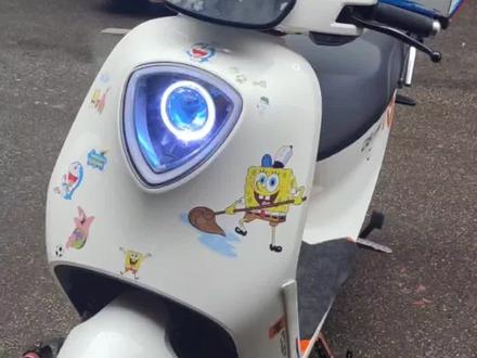 雅迪电摩G6,升级可调LED透镜大灯,带天使眼!#现场实拍 #电动车 #专业的事交给专业的人 #同城热点