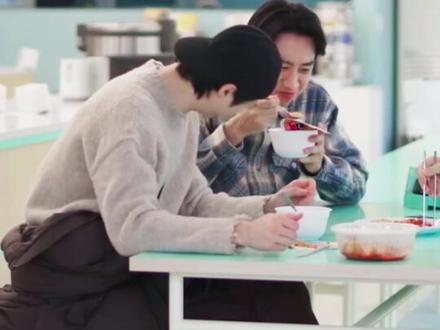 期待“ 治愈担当 ”佑锡!!! 😍🩵 #边佑锡 #综艺
在刘在石营地的表现~看预告太有趣了😆
5月26日 网飞上线 记得来看啊 #刘在石营地 #预告