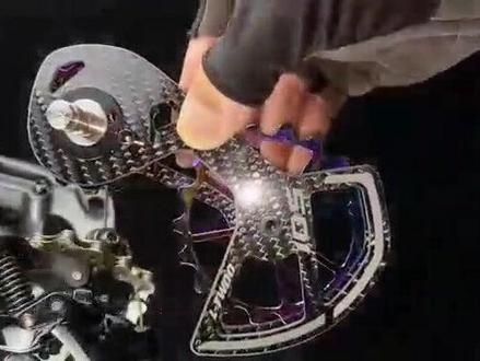 导轮安装教程,蓝图适用于公路车自行车碳纤维大鸡腿陶瓷大导轮,后拨UT蓝图导轮#骑行装备 #自行车导轮 #公路车导轮 @DOU+小助手#抖音小助手