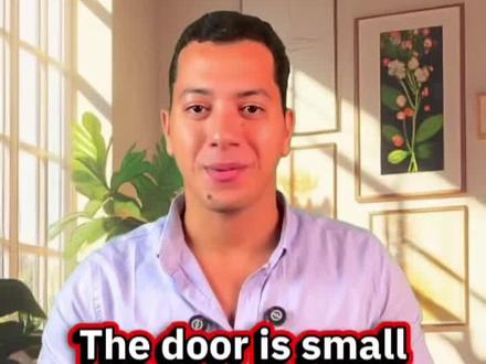 🎓 立即加入我们的阿拉伯语课程!
如果你想自信地理解和说标准阿拉伯语(Fusha),我们的小班课程让学习变得简单实用 🗣️✨
💬 阿拉伯语(Fusha)示例:
•البَابُ 🚪 — 门
•اِفْتَحِ البَابَ 🚪➡️ — 打开门
•أَغْلِقِ البَابَ 🚪⬅️ — 关上门
•البَابُ كَبِيرٌ 🚪✨ — 门很大
💬 英语对应:
The door — Open the door — Close the door — The door is big
💬 拉丁字母转写(Franco):
Al-bāb
Iftaḥ al-bāba
Aghliq al-bāba
Al-bābu kabīr
通过这样的真实、简单的例子,Fusha学习也能轻松上手。
无需复杂语法,无需困惑——只要清晰、有结构的学习。
#阿拉伯语#阿拉伯语学习#阿拉伯语口语#阿拉伯语入门#沙特