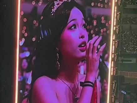 小姐姐:我就一个薛之谦!!! 万兽之王南京站5.23音乐剧专业的小姐姐选歌《顽疾》,太好听了吧!#薛之谦#薛之谦演唱会repo #一次live一座城 #万兽之王 #顽疾 @DOU+上热门 @DOU+小助手