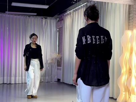 #下辈子不一定还能遇见你 广场舞0.8倍速#背面教学 #最潮广场舞