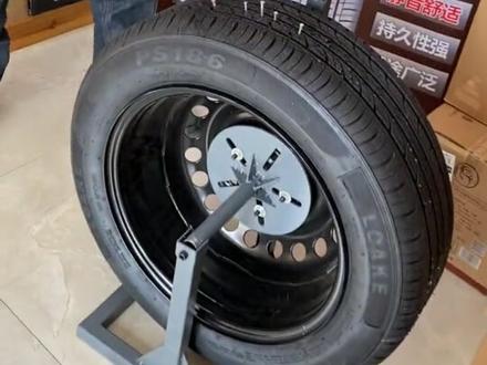 亲自手动洋钉扎胎现场直播#厉害了我的洛克安全胎 欢迎前来测试,眼见为实☞