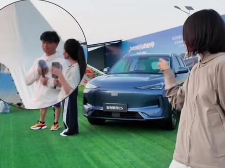 #湖北荆门举办“钓鱼武林大会” 邪修钓神乔大王带“邪门”饵料,千里奔赴湖北挑战邓刚,空竿收场喜获偶像赠鱼。#湖北荆门举办“钓鱼武林大会”