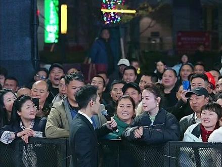 国家一级演员王紫菲来到索图大舞台,这歌声真是没谁了##索图 #索图大舞台 #一级演员 #王紫菲 #人气爆棚