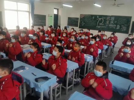 快来看,我们咸阳铁中培养的不仅仅是学习优异的学生,更是品德高尚,有血有肉知感恩的孩子。