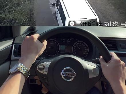 岔路口到底谁该先让?这种责任的判定你知道吗?#事故分析 #防御性驾驶技巧 #十字路口让行 #行车让行规则