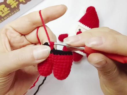 第一集【圣诞老人挂件
教程一】#爱生活爱编织 #学会快去试试吧🔥 #教程 @抖音创作者中心