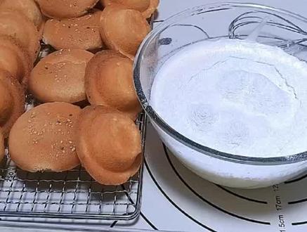 小说名《沐秋老高》后续2,未侵权,原文已完结 #我妈嫁给残疾的老高时已经怀上了我 我妈嫁给残疾的老高时已经怀上了我小说 我妈嫁给残疾的老高时已经怀上了我后续 我妈嫁给残疾的老高时已经怀上了我全文 我妈嫁给残疾的老高时已经怀上了我大结局 我妈嫁给残疾的老高时已经怀上了我已完结 我妈嫁给残疾的老高时已经怀上了我完整版 我妈嫁给残疾的老高时已经怀上了我配享太庙
我妈嫁给残疾的老高时,已经怀上了我。
可为了那不菲的彩礼钱,外公隐瞒了这件事。
新婚当晚,我妈跪在老高面前说出真相。
她求老高别退婚别报警,等生下孩子她便出去挣钱,双倍奉还。
老高沉默片刻,抱着被子去了隔壁,留下一句:
「那就留下来吧。」
他这句话,给了我一条命,也救了我妈一生。