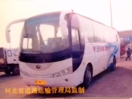 宇通笑脸客车 这款宇通冀G98772
大概是购置于2012年,
用于接替报废下线的33座宇通冀G40370
运营省际班线:阳原县至锡林浩特
阳原县为张家口市下辖县!
历史上张家口地区
出口外到内蒙地区谋生的人很多,
也就是今天的锡林郭勒盟一带,
后来逐渐定居下来,定居的人,
多以阳原县人为主,
所以当年开通这条线路是有原因的,
有人戏称锡盟为二阳原,
这条线路途经:化稍营,左卫,怀安城
张北,宝昌,哈毕日嘎、桑根达来,灰腾河
终点站:锡林浩特长途汽车站!
这条线路至今也运营了20多年了,
也是条老线路了,张运记忆!
附车辆更新表:
冀G:22616,车型:亚星JS6820
冀G:40370,车型:宇通ZK6831
冀G:98772,车型:宇通ZK6100
冀G:E1828,车型:亚星YBL6121
张运记忆!#省际班线#宇通客车 #记录这一刻 #客运#今日分享 #客运