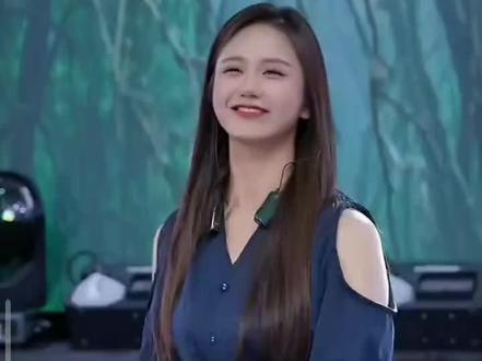 浅浅听一首豆豆唱的大风吹倒梧桐树,清澈动听的歌声,瞬间抚平所有情绪