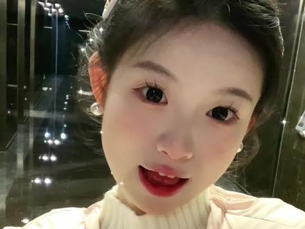 珍珠耳环真的很好搭就是说…