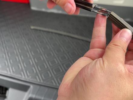 如何自己更换雨刮器胶条?成本只需要几块钱! #比亚迪 #宋plusdmi #雨刮器胶条