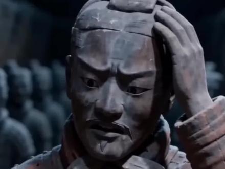 别人复活搞事业,他复活只干饭🍜 谁懂啊家人们!
秦兵俑从博物馆里“越狱”了!
跨越千年,就为了来西安炫一碗面🍜
这波是穿越千年的吃货执念!
#兵马俑复活 #有俑有谋 #AIGC #西安