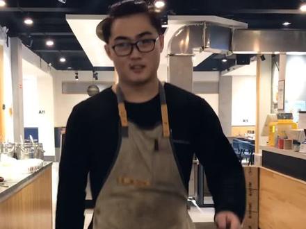 今天应聘的这个传菜生,我是有点后悔了,现在餐饮多不容易