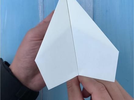 简单几步折一架轻松能飞50米的纸飞机,你学会了吗? #折纸#手工#纸飞机