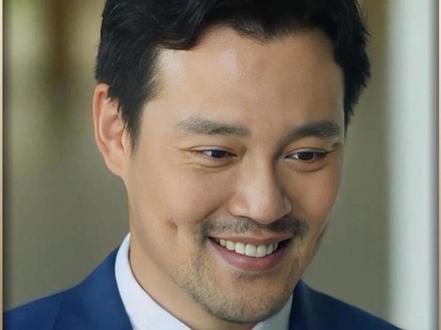 相亲男摆阔遭反杀,奢侈品店内上演精准复仇 #三十而已#影视解说 #深度解析 #了不起的精讲团