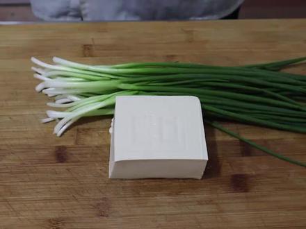 一块豆腐半斤小葱,简单一做,香气四溢超下饭,上桌就扫光