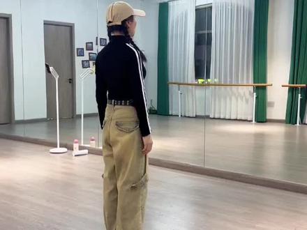 简单易学的一支广场舞,分享给零基础的家人们。#无人的岛 #分解教学 #广场舞 #热门 #舞蹈