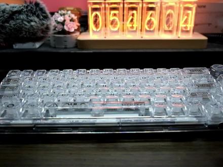 当键盘遇见光,狼蛛F68撕裂了整个黑夜!B站UP龙翔可乐测评!狼蛛F68三模客制化机械键盘+F21三模透明数字小键盘组合!#当键盘遇见光 #机械键盘 #三模 #三模键盘 #透明键盘 #客制化键盘 #客制化