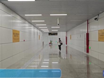 白云机场T1航站楼将于5月7日起关闭,受此影响,3号线机场南站及广州东环城际白云机场南站,将于5月7日运营时间起同步采取“飞站”措施,停止对外服务,列车将在两站飞站通过。
从本次列车终点站为机场南站,到机场报菜名,再到暂时停运,暂别熟悉的东西不禁有种落寞感。
但,分别是为了更好的重逢。再会啦,机场南及t1,希望你喜欢这些年来属于你的时光。
『因你而在,我们终将重逢』
#广州地铁 #地铁 #广州 #广东城际 #白云机场