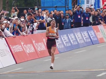 5月24日,次仁措姆获得兰州马拉松国内女子冠军