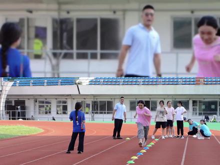 50米短跑 标志碟训练快艾特你孩子学起来#短跑训练 #跑步 #标志碟 #体育中考@抖音小助手