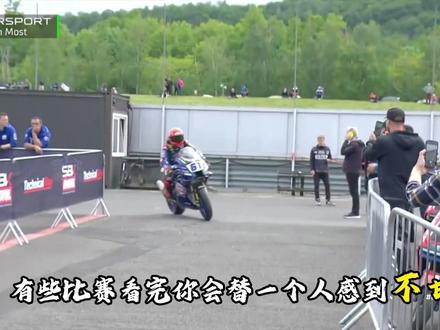 天才遇上老将,差距究竟在哪? #德比斯 #张雪机车 #雅马哈61号 #WSBK #雅马哈