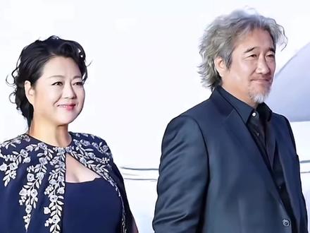 王茜华沈航牵手走红毯,戏内戏外都恩爱