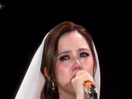 强哥12月26日实拍!邓紫棋广州演唱会哭到失控的5分钟,眼泪满脸都是,这份真情在广州场直接拉满,估计没几场能有这样的坦诚了,赶紧存!
#邓紫棋 #邓紫棋哭了 #广州演唱会 #IAMGLORIA巡回演唱会 #现场实拍