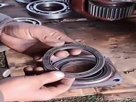 油泵油封漏油怎么处理 油泵油封漏油怎么处理、油泵油封漏油怎么办、油泵油封漏油解决办法#油泵油封 #油泵油封密封件 #油泵油封型号 #油封