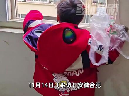 男孩开窗呼唤投喂了一周的流浪猫,没想到小猫竟早就在楼下等待,和家里离世的猫长得很像:特别有缘分,已经收养了