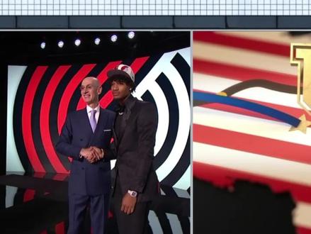 #2022nba选秀【第7顺位:谢登-夏普】开拓者队用首轮第七顺位选中了来自肯塔基大学的谢登-夏普。谢登-夏普身高1米96,体重90公斤,位置得分后卫,选秀模板为扎克-拉文/JR-史密斯。