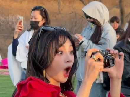 当你有个会拍照的朋友,你就会得到 很用心给大家出片的美萌小女孩一个#谢可寅 #超燃青春的合唱 #徐艺洋 #袁一琦 #神颜