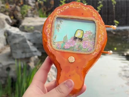 自制炸鸡拓麻歌子|开启燕云江湖的专属养成 我把肯德基和燕云十六声的周边炸鸡香氛卡
改造成了炸鸡版的拓麻歌子
有可动的玉杯鸟在其中,更有江叔和寒姨陪伴
也能替换四季背景,真的超好玩!
#手工 #手工diy #燕云十六声 #肯德基燕云十六声 #内容启发