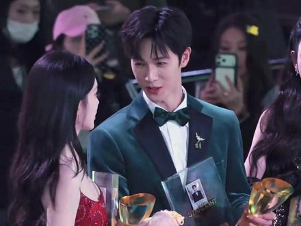 让我们恭喜这对旧人 #孟子义 #李昀锐 #昀牵孟绕 #星光大赏 #尚公主