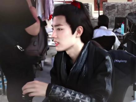 他们好像真的在调情…#博君一肖 #听说龟龟又在嗑什么龟糖