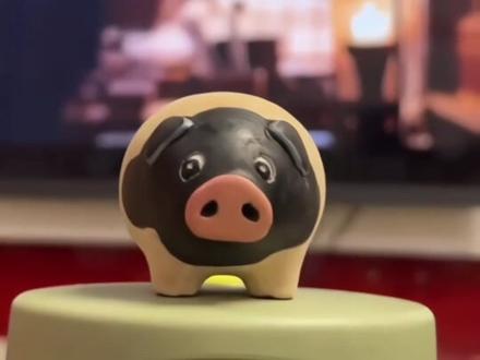 是谁还没有拥有 #逐玉 同款#小猪 ,也太可爱了吧!#摆件 #挂件 #逐玉电视剧