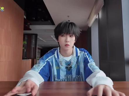 氧波纹的小小清单 想去跳伞 上天入地 当科学家当作家 去荷兰 去新疆#杨博文
宝贝你想去几次新疆