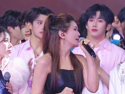 兜兜转转失而复得,你还是回到了我身边。我只想往后每一个重要的时刻,身边站着的人一直都是你@AI瑶瑶☀️