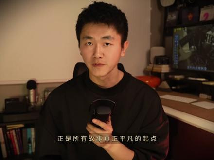 咬词丨「成名在望」的少年与疤 和五月天很多以时间为主线的歌词一样
这首歌里埋了很多属于五月天的彩蛋
很多对于这首歌的解析,也都是从这些梗中展开
但显然金曲奖不会给一个“粉丝考古向”的歌词颁奖
所以这首歌真正出色的地方
是他用成名这条线索,写透了长大这件事
#五月天 #陈信宏 #5525五月天回到那一天巡回演唱会
#音乐种草计划