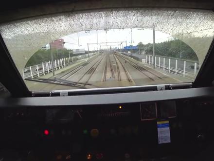 第一视角驾驶列车,看下司机有哪些操作